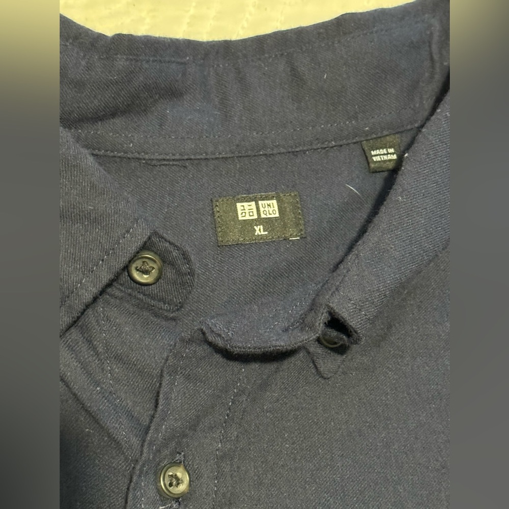 Uniqlo men’s navy long sleeve button down size XL